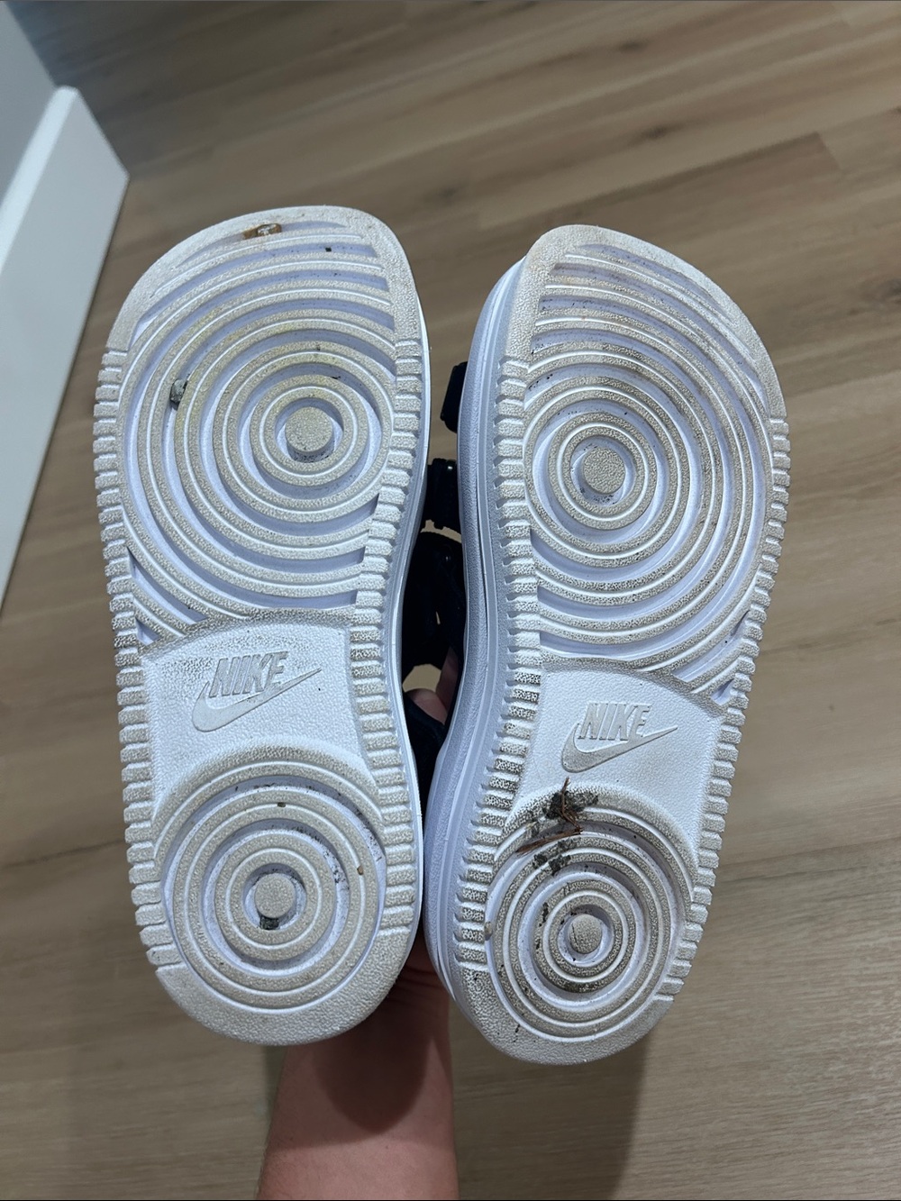 Nike Black and White Women’s Sport Sandals - Picture 5 of 6